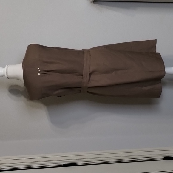 Tahari Arthur S. Levine Beige Shift Dress with Embellishments Size 10 - Picture 7 of 15